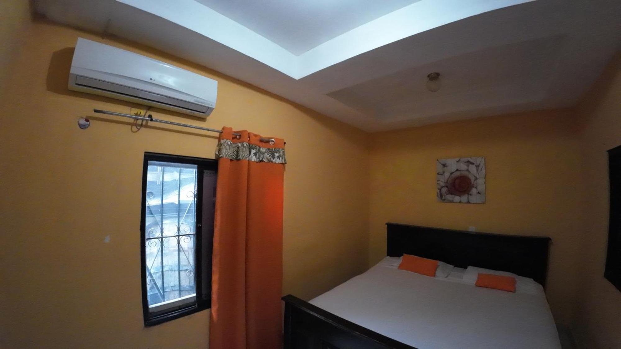 Cataleya Hostel بوكاس تاون المظهر الخارجي الصورة