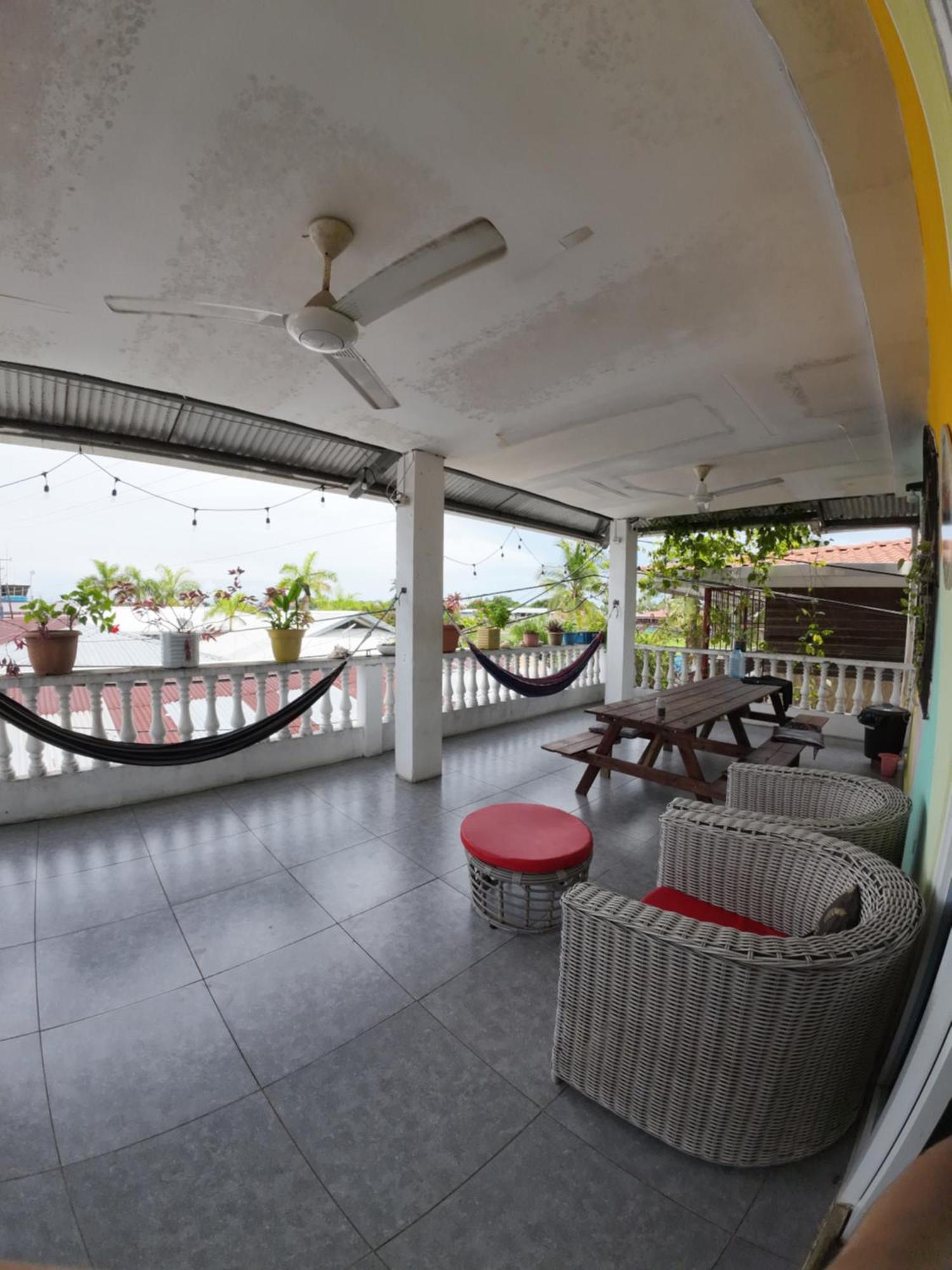 Cataleya Hostel بوكاس تاون المظهر الخارجي الصورة