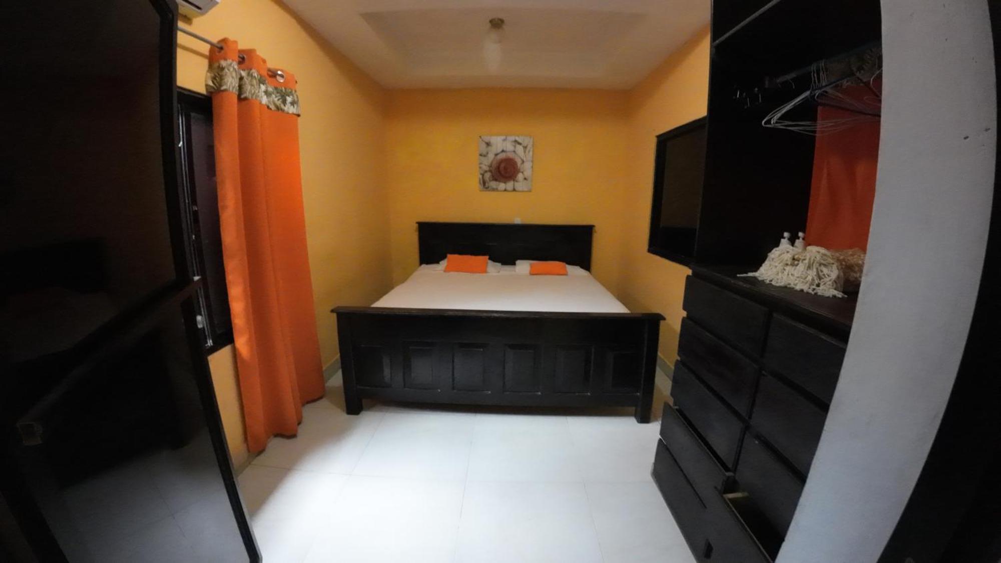 Cataleya Hostel بوكاس تاون المظهر الخارجي الصورة