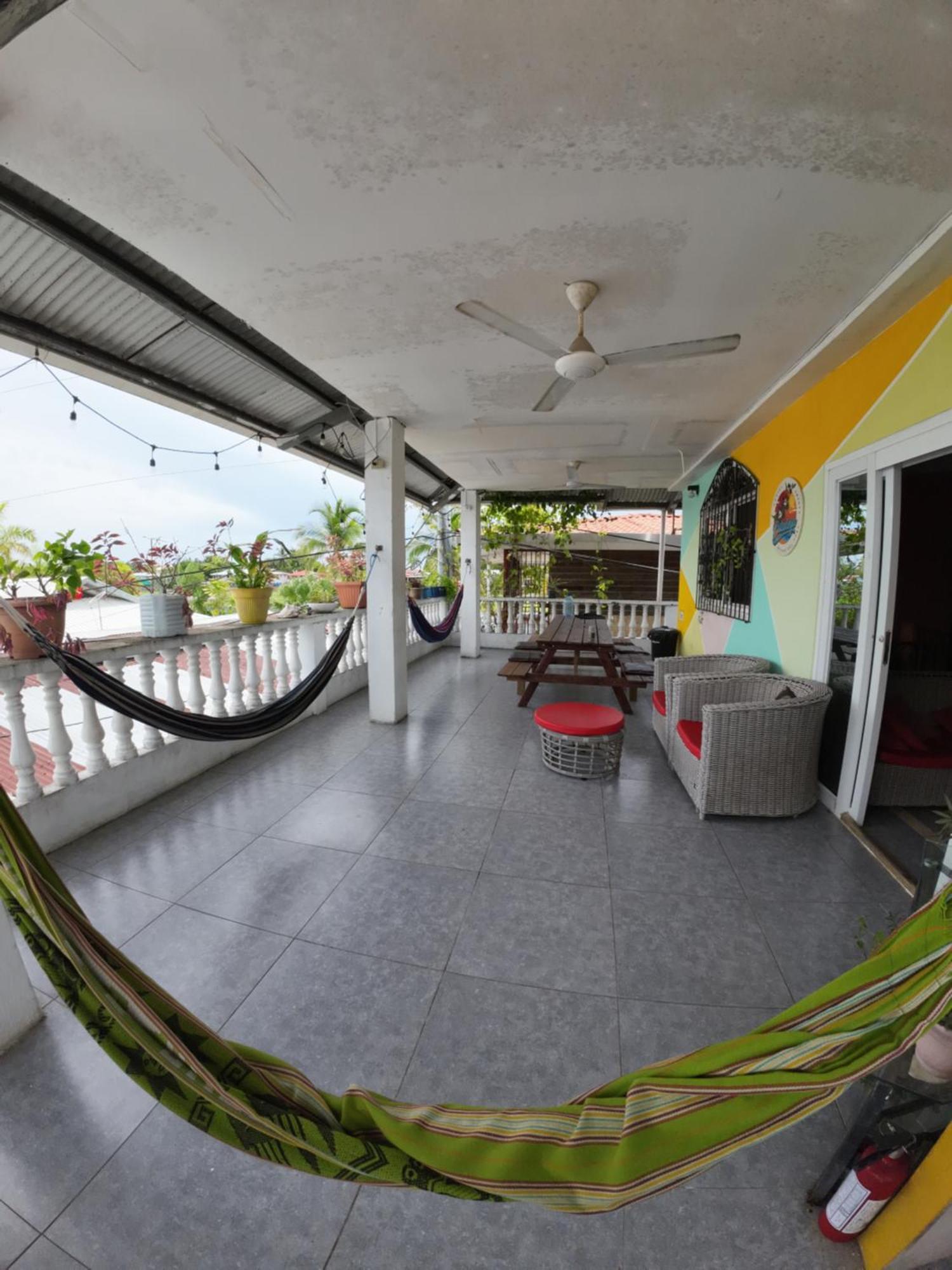 Cataleya Hostel بوكاس تاون المظهر الخارجي الصورة
