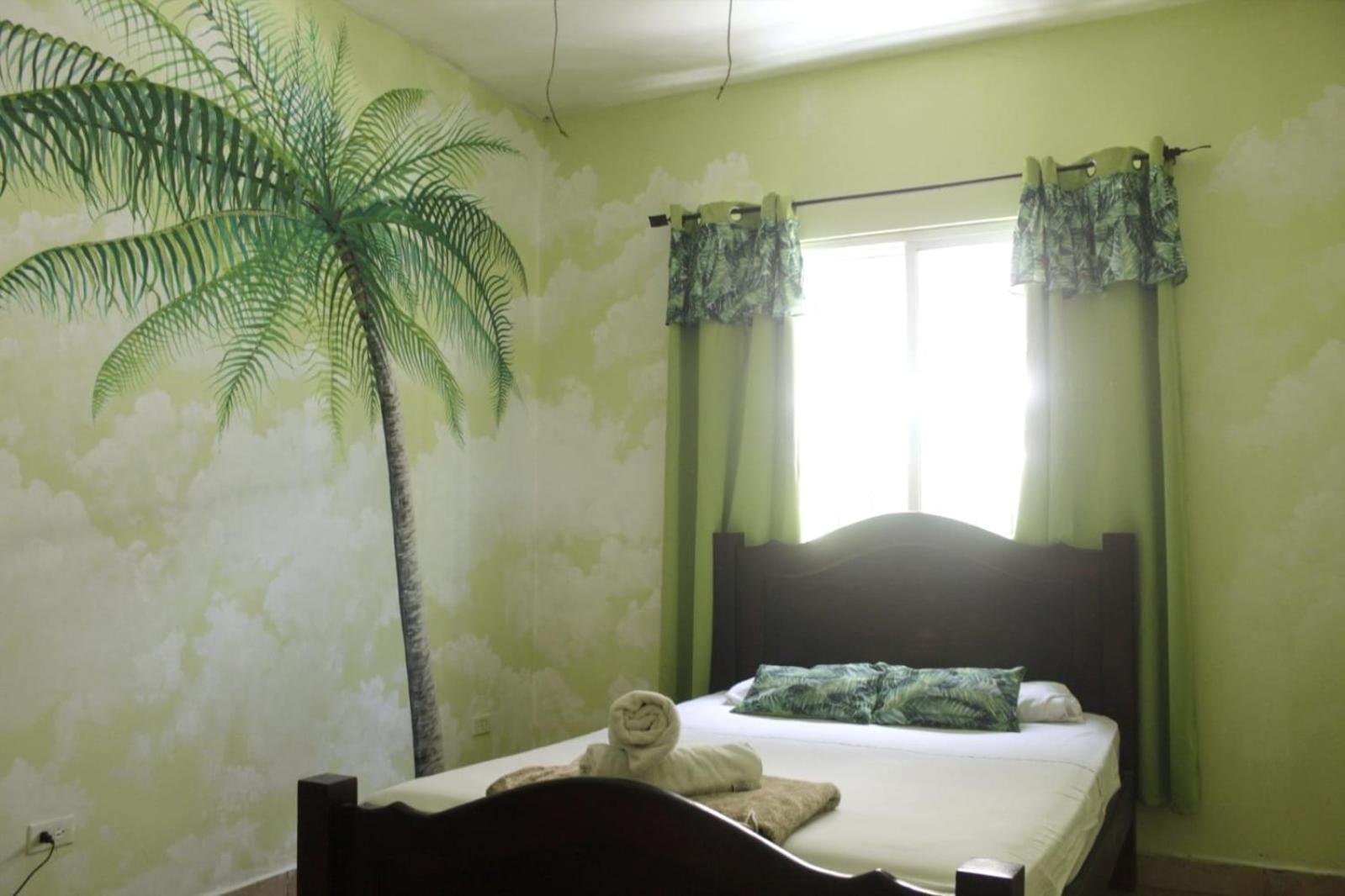 Cataleya Hostel بوكاس تاون المظهر الخارجي الصورة