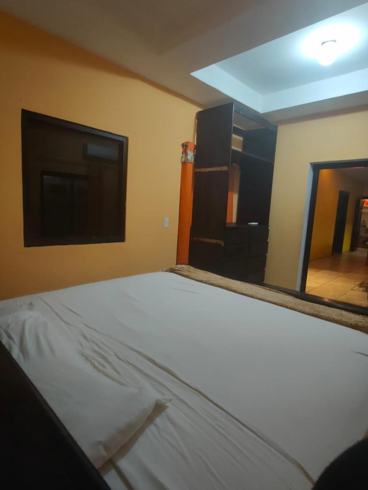 Cataleya Hostel بوكاس تاون المظهر الخارجي الصورة